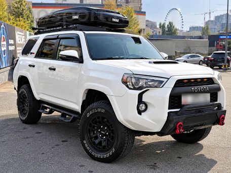 Toyota 4Runner, 2019 — photo 1