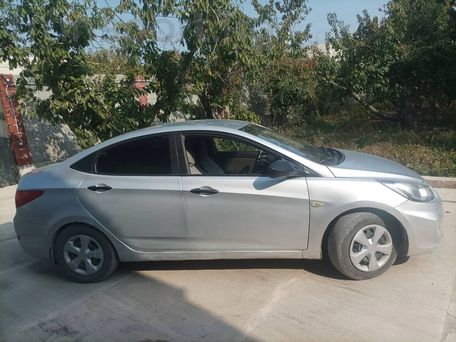 Hyundai Solaris, 2012 — 照片 2