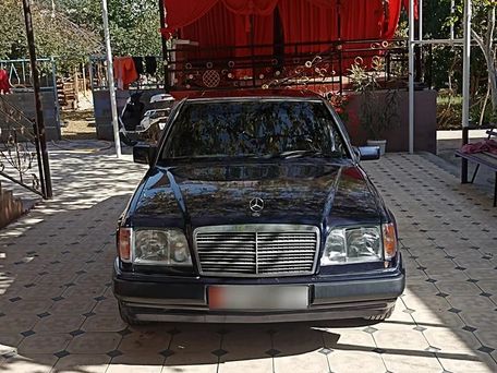 Mercedes-Benz E-Класс, 1993 — 照片 1