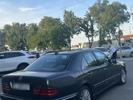 Mercedes-Benz E-Class, 2000 — photo 10
