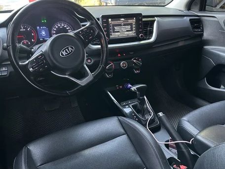 Kia Stonic, 2017 — фото 4