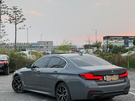 BMW 5 серии, 2021 — 照片 3