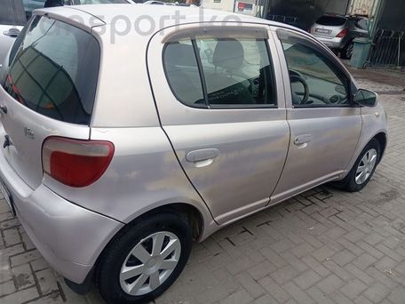 Toyota Vitz, 1999 — 照片 2