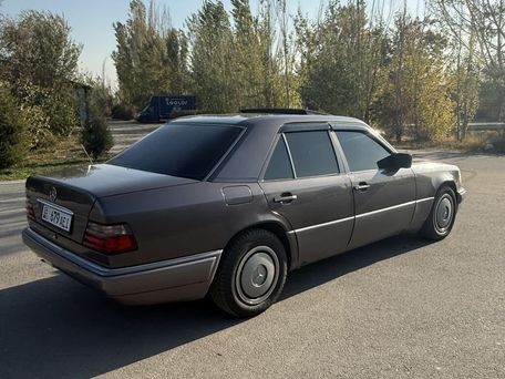 Mercedes-Benz W124, 1994 — photo 1