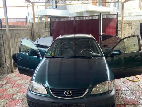 Toyota Avensis, 2002