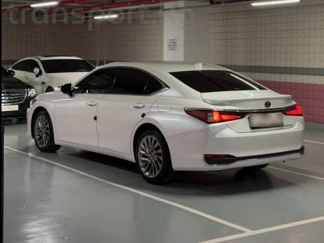 Lexus ES, 2022 — photo 13