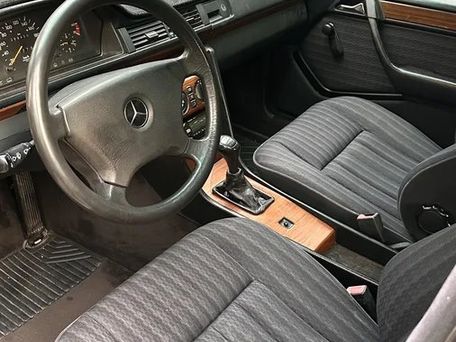 Mercedes-Benz W124, 1990 — сүрөт 4