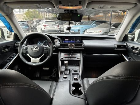 Lexus IS, 2018 — сүрөт 9