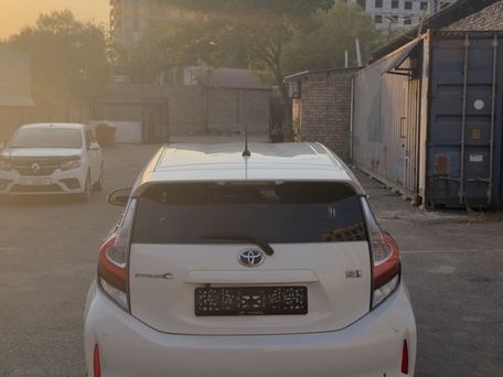 Toyota Prius c, 2019 — фото 4