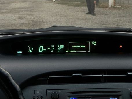 Toyota Prius, 2015 — фото 6
