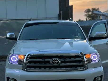 Toyota Sequoia, 2010 — photo 1
