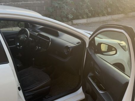 Toyota Prius c, 2019 — фото 8