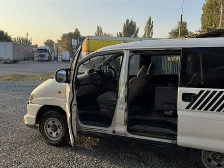 Mitsubishi Delica, 2002 — 照片 7