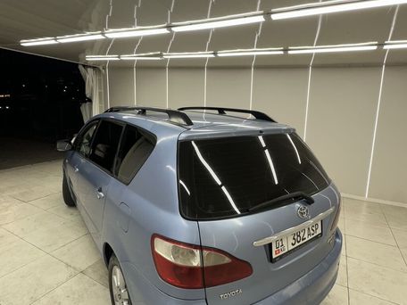 Toyota Avensis Verso, 2004 — 照片 3