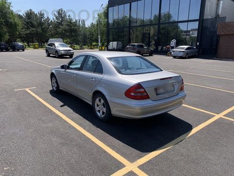 Mercedes-Benz E-Класс, 2003 — 照片 4