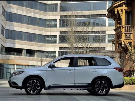 Mitsubishi Outlander, 2020 — photo 3