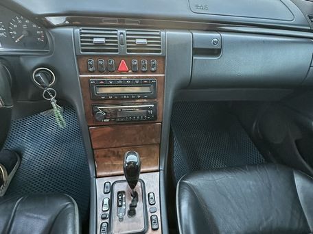 Mercedes-Benz E-Class, 2001 — photo 11