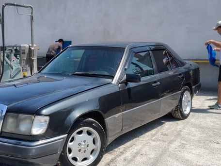 Mercedes-Benz W124, 1990 — 照片 2