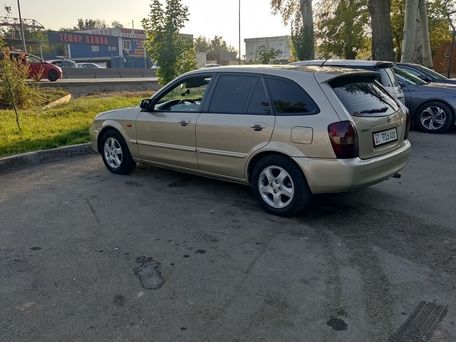 Mazda 323, 2002 — 照片 4