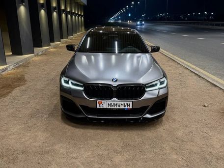 BMW 5 серии, 2022 — 照片 2