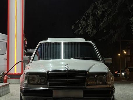 Mercedes-Benz E-Класс, 1993 — 照片 2