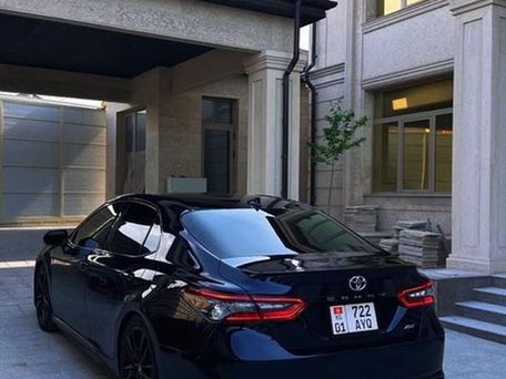 Toyota Camry, 2021 — 照片 2