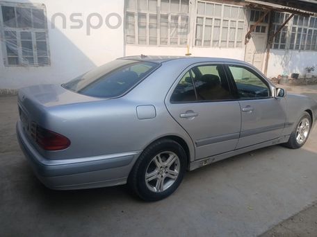 Mercedes-Benz E-Class, 2000 — 照片 1
