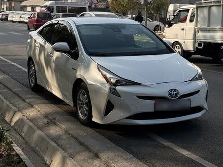 Toyota Prius, 2017 — сүрөт 1