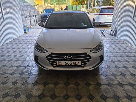 Hyundai Elantra, 2018 — 照片 1