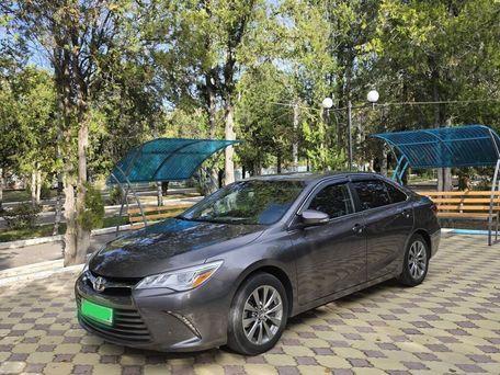 Toyota Camry, 2017 — 照片 1