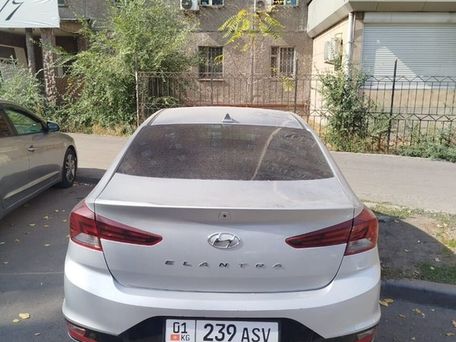 Hyundai Elantra, 2018 — 照片 1