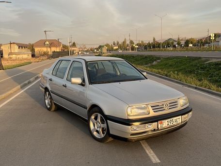 Volkswagen Vento, 1993 — photo 1