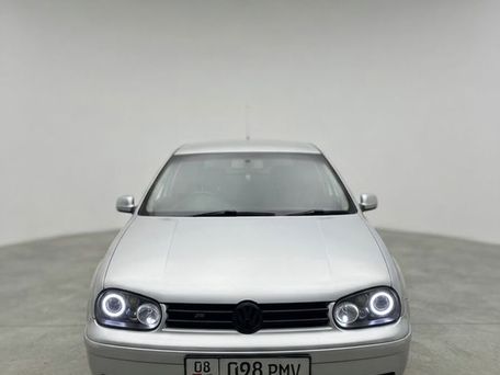 Volkswagen Golf, 2001