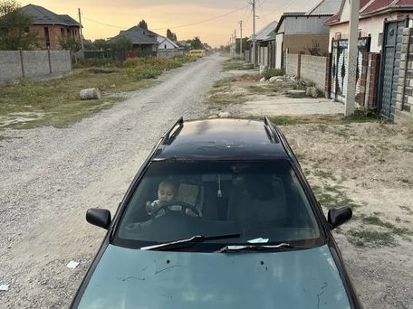 Nissan Lucino, 1996 — 照片 4