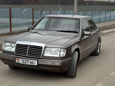 Mercedes-Benz W124, 1990