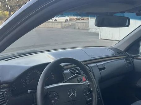 Mercedes-Benz E-Class, 2000 — photo 3