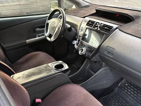 Toyota Prius v (+), 2013 — фото 1