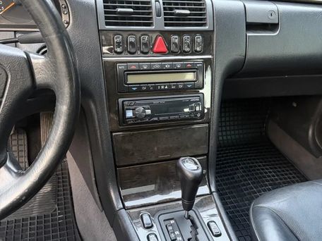 Mercedes-Benz E-Class, 1998 — photo 10