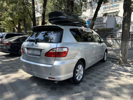 Toyota Avensis Verso, 2004 — 照片 3
