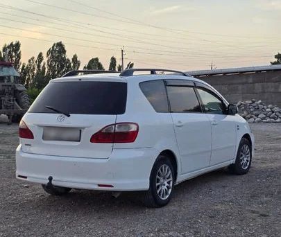 Toyota Avensis Verso, 2004 — photo 4