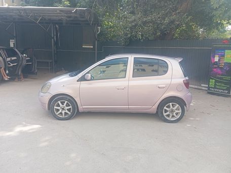 Toyota Vitz, 2000 — 照片 2