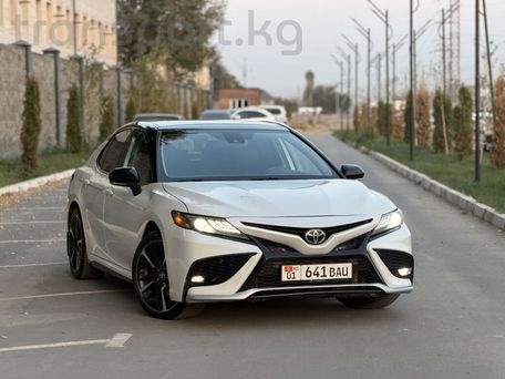 Toyota Camry, 2020 — 照片 2