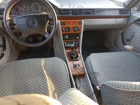 Mercedes-Benz E-Класс, 1993 — 照片 4