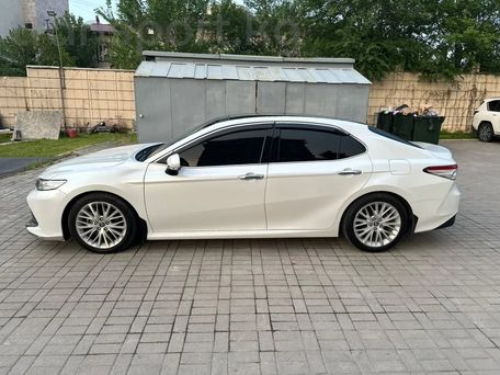 Toyota Camry, 2018 — 照片 2