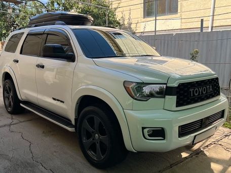 Toyota Sequoia, 2018 — 照片 1