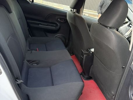 Toyota Prius c, 2016 — photo 9