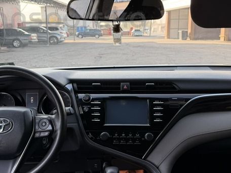 Toyota Camry, 2018 — 照片 8