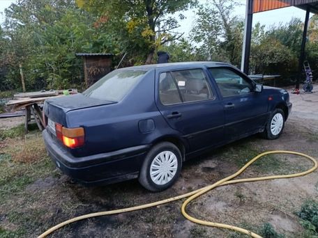 Volkswagen Vento, 1992 — 照片 3