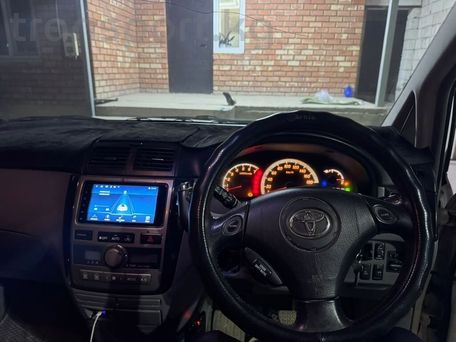 Toyota Ipsum, 2002 — photo 4