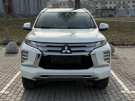 Mitsubishi Montero Sport, 2023 — фото 1